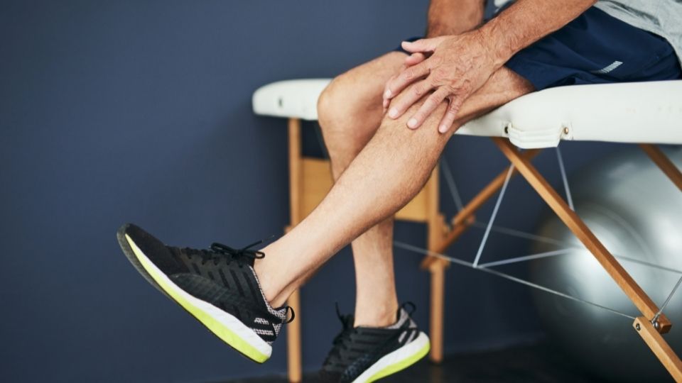 man doing knee exercises for baker's cyst dublin physio